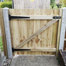 Fitting of a gate